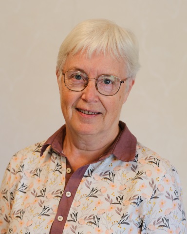Carina Holton